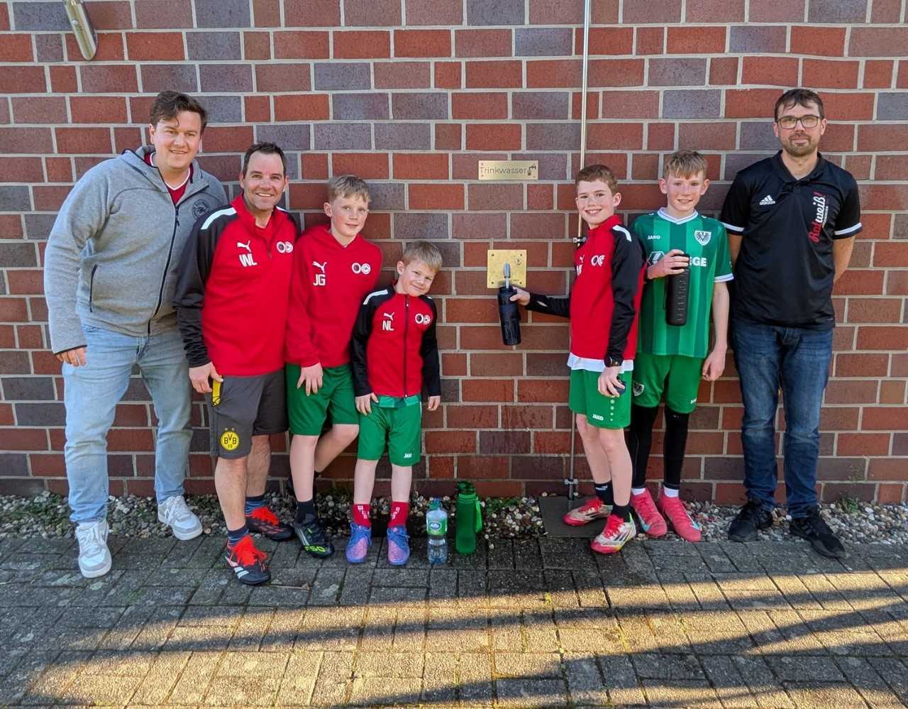 v.l.: Florian Esslage , Werner Lemberg (beide CDU Alverskirchen), Jonah Gerke, Niklas Lemberg, Marius Lemberg,  Casper Meierhoff, Dominik Rielmann (DJK Rot Wei� Alverskirchen) 
